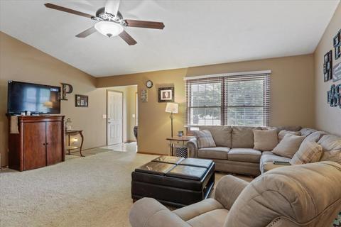 32 Edgewood Ct, Bloomington, IL 61701 photo 4