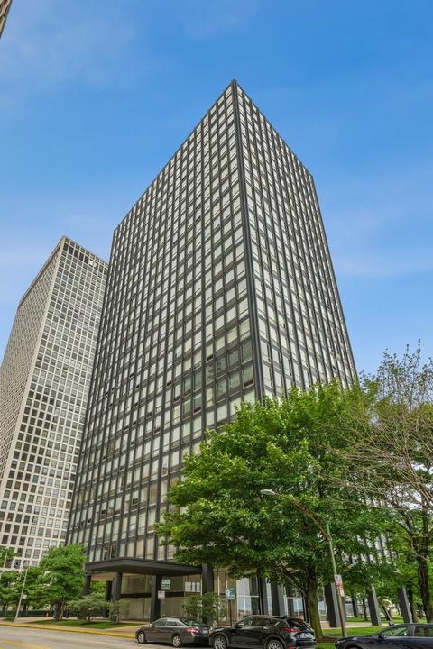 860 N Lake Shore Dr #6L, Chicago, IL 60611