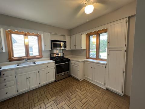 896 Alfini Dr, Des Plaines, IL 60016 photo 2
