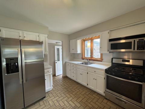 896 Alfini Dr, Des Plaines, IL 60016 photo 3