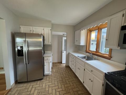 896 Alfini Dr, Des Plaines, IL 60016 photo 4