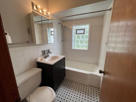 896 Alfini Dr, Des Plaines, IL 60016 photo 10
