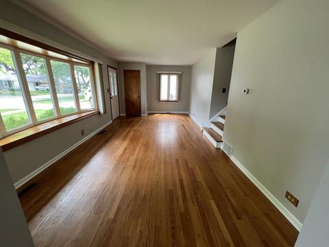 896 Alfini Dr, Des Plaines, IL 60016 photo 5