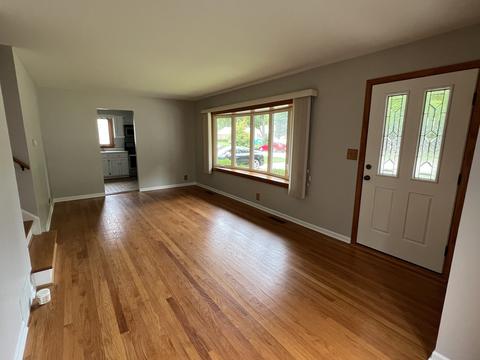 896 Alfini Dr, Des Plaines, IL 60016 photo 6