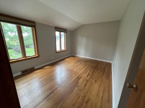 896 Alfini Dr, Des Plaines, IL 60016 photo 8
