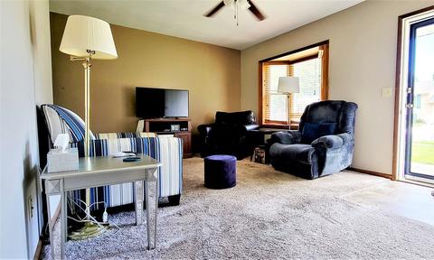 520 Devonshire St, Dixon, IL 61021 photo 4