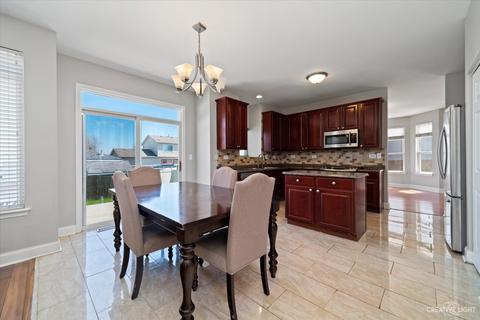 2710 Stonebridge Dr, Plainfield, IL 60586 photo 9