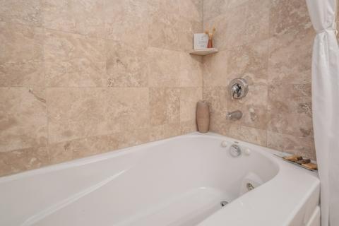 4324 S Berkeley St #2, Chicago, IL 60653 photo 9