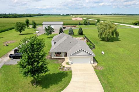 2939 E 1500 S Rd, Kankakee, IL 60901 photo 2