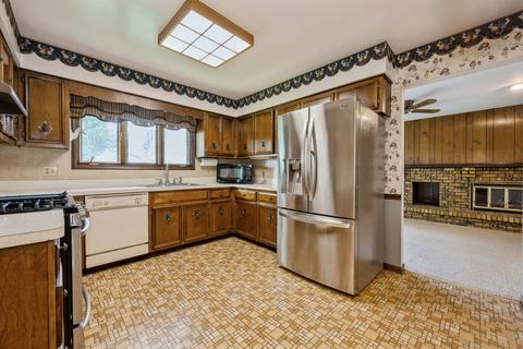 2428 W Downer Pl, Aurora, IL 60506 photo 11