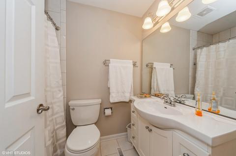 1402 Ashton Ct #D1, Wheeling, IL 60090 photo 8