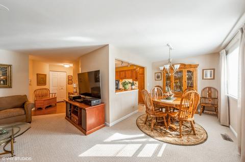 1402 Ashton Ct #D1, Wheeling, IL 60090 photo 4
