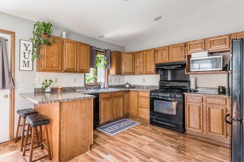 552 Jackson Woods Ct, Genoa, IL 60135 photo 9