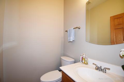 813 Red Barn Ln, Elgin, IL 60124 photo 17