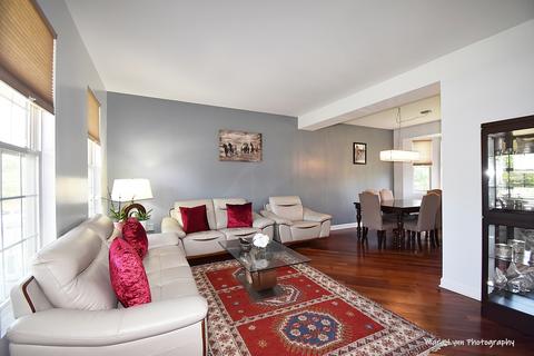 813 Red Barn Ln, Elgin, IL 60124 photo 4