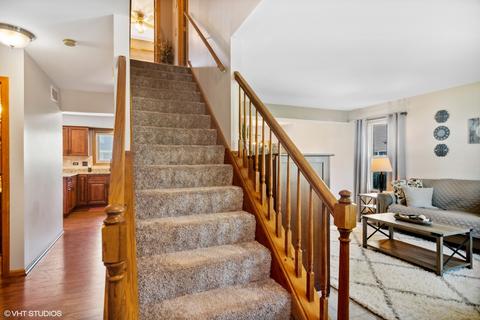 841 Cimarron Dr, Cary, IL 60013 photo 2