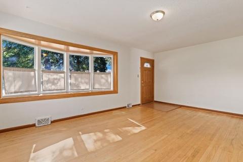 708 N Main St, Mount Prospect, IL 60056 photo 4