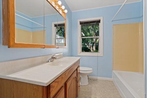 708 N Main St, Mount Prospect, IL 60056 photo 12
