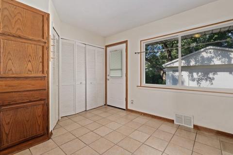708 N Main St, Mount Prospect, IL 60056 photo 9