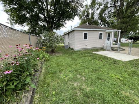 420 E Stewart St, Bloomington, IL 61701 photo 3