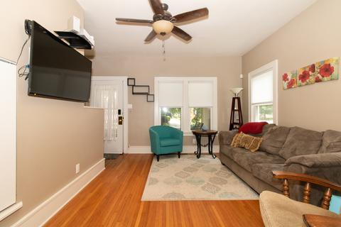 1507 E Jackson St, Bloomington, IL 61701 photo 4