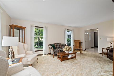 235 Brookside Dr, Elgin, IL 60123 photo 4