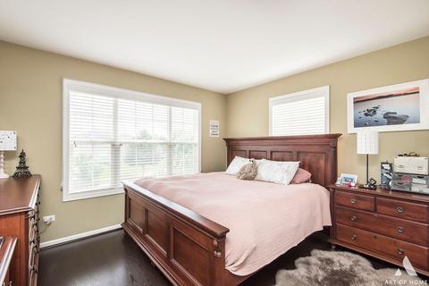 1165 Clover Hill Ln, Elgin, IL 60120 photo 17