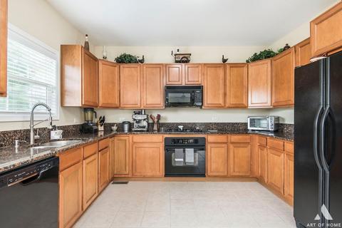 1165 Clover Hill Ln, Elgin, IL 60120 photo 12