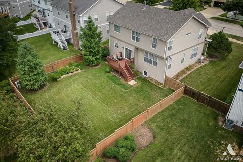 1165 Clover Hill Ln, Elgin, IL 60120 photo 4