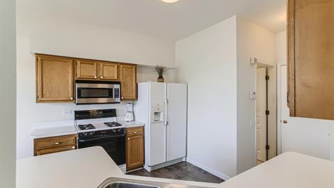 972 Mesa Dr, Elgin, IL 60123 photo 4