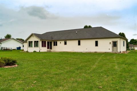 401 Sunset Dr, Colfax, IL 61728 photo 4