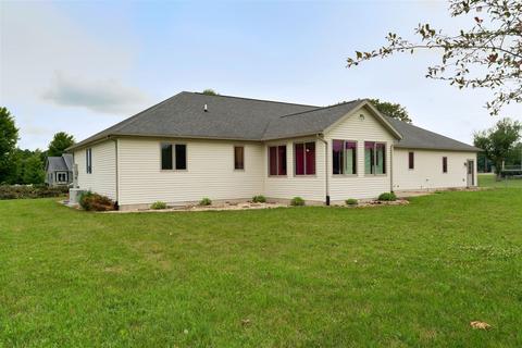 401 Sunset Dr, Colfax, IL 61728 photo 3