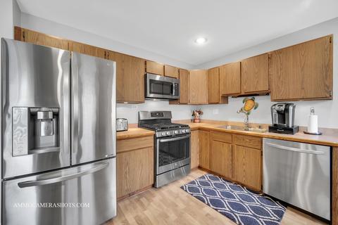 665 Flagstaff Ln, Hoffman Estates, IL 60169 photo 14