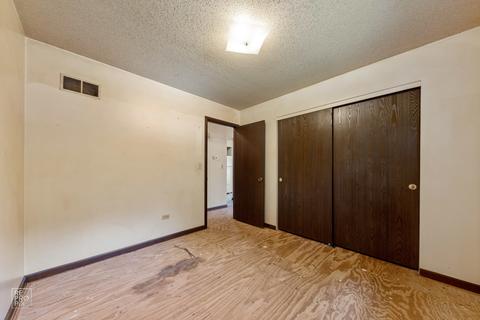 56 Devonshire Cir, Elgin, IL 60123 photo 5