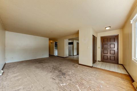 56 Devonshire Cir, Elgin, IL 60123 photo 2