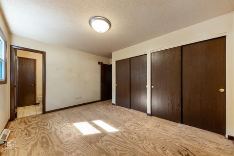 56 Devonshire Cir, Elgin, IL 60123 photo 8