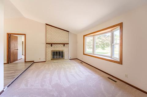 1103 Oeffling Dr, Johnsburg, IL 60051 photo 2