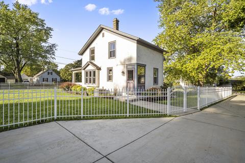 204 E 2nd St, Lockport, IL 60441 photo 2