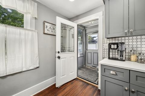 204 E 2nd St, Lockport, IL 60441 photo 4