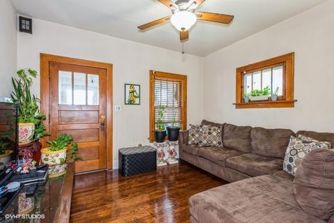 616 Harrison St, Elgin, IL 60120 photo 4