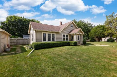 1015 Carr St, Elgin, IL 60123 photo 2