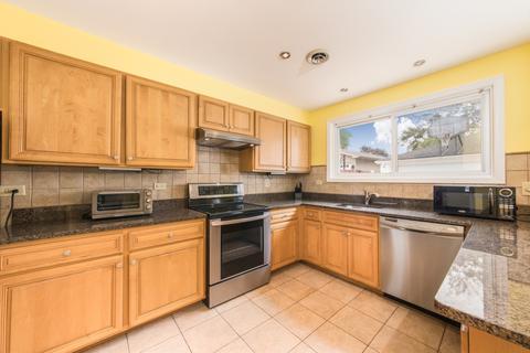 838 E Grant Dr, Des Plaines, IL 60016 photo 2