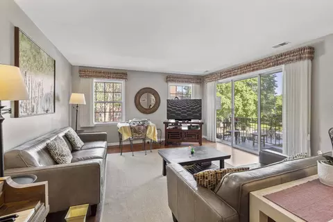 2425 Central St #3B, Evanston, IL 60201 photo 3