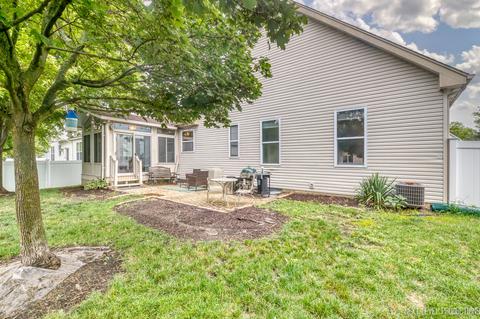 11604 S Olympic Dr, Plainfield, IL 60585 photo 2