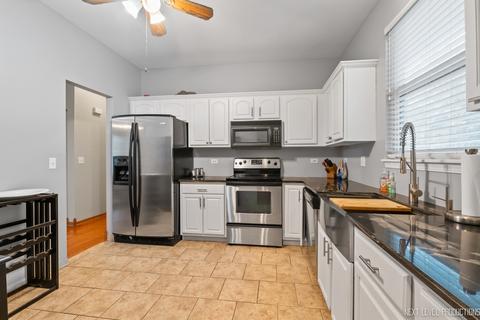11604 S Olympic Dr, Plainfield, IL 60585 photo 9