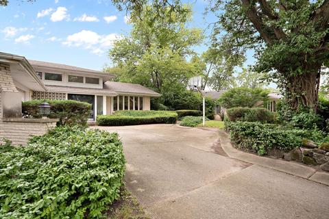 2918 Cherry Ln, Northbrook, IL 60062 photo 2