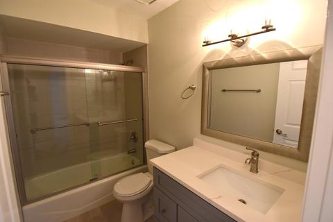 215 Windsor Ln #D, Willowbrook, IL 60527 photo 9