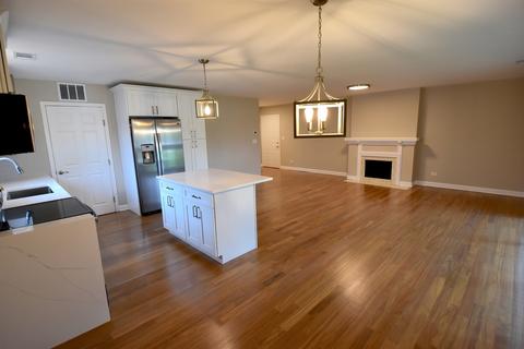 215 Windsor Ln #D, Willowbrook, IL 60527 photo 2