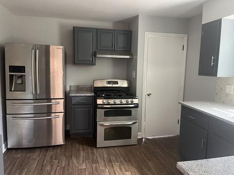 1018 Jackson St, Aurora, IL 60505 photo 3