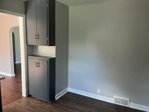 1018 Jackson St, Aurora, IL 60505 photo 5